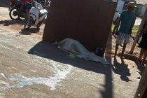 Mulher morre em acidente entre motocicletas; adolescente foge 