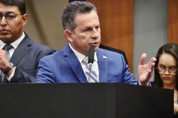 Mendes relembra vaias, cita avan�os de MT e elogia Pivetta