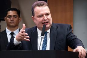 Sigla de Max fecha nomes e quer eleger 2 federais e 6 estaduais