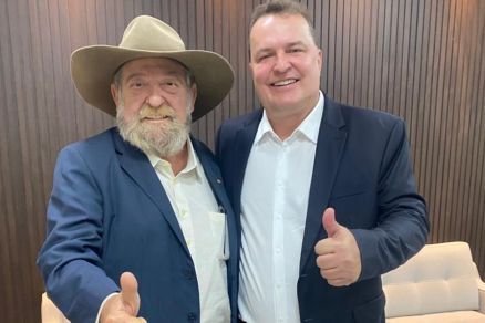 O deputado federal Nelson Barbudo com o presidente estadual do Podemos, Max Russi, ap�s sua filia��o