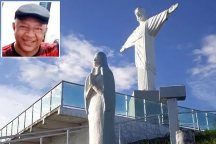 Joel Cunha Lima (detalhe) fazia a subida da escadaria da f� para o Cristo Redentor da Serra Azul
