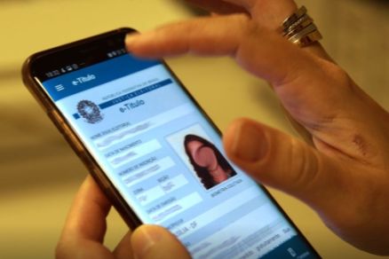 Para resolver as pend�ncias, o eleitor pode procurar o cart�rio eleitoral mais pr�ximo ou acessar o servi�o eletr�nico do TSE