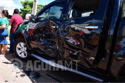 Acidente entre motocicleta e Hilux deixa v�tima em estado grave em MT 