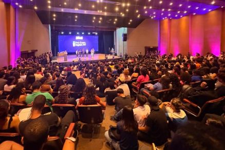 Os estudantes j� est�o recebendo materiais did�ticos nas vers�es impressa e digital