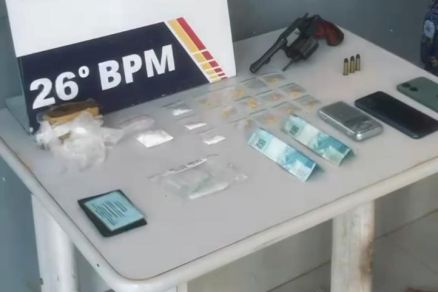 O suspeito foi encaminhado para a delegacia, junto com o material apreendido