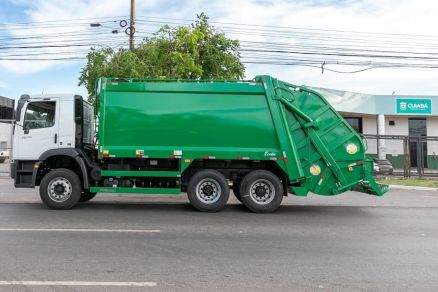 A coleta domiciliar segue um cronograma cont�nuo, com equipes distribu�das em diferentes turnos para atender �reas centrais