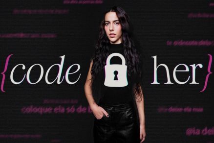 A iniciativa se desdobra em uma campanha multiplataforma com filme digital protagonizado pela cantora Marina Sena