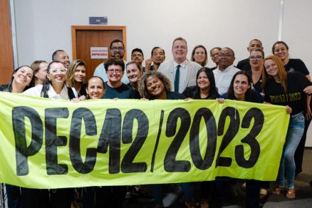 Presidente Max com os policiais penais