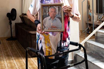 Padre Firmo arrastava multid�es em missas que ocorriam toda quarta-feira em gin�sio de Cuiab�