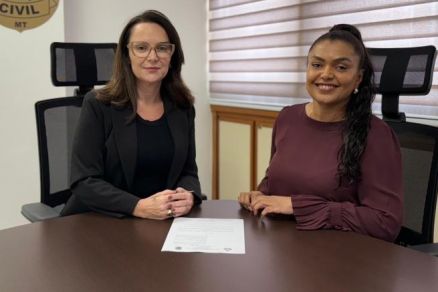 A delegada-geral Daniela Maidel e a nova delegada-geral adjunta, Ana Paula de Faria Campos