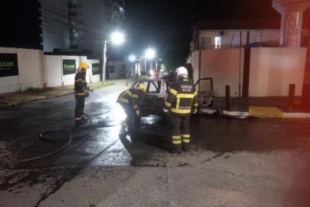 O Corpo de Bombeiros conseguiu conter inc�ndio em carro 