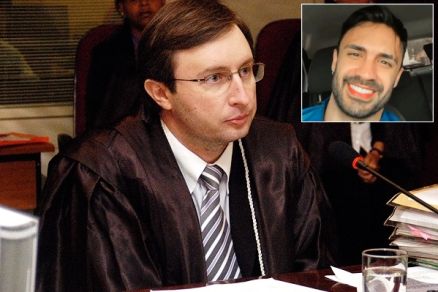 O juiz federal Jeferson Schneider, que condenou o PM Andr� Luiz Santos (detalhe)