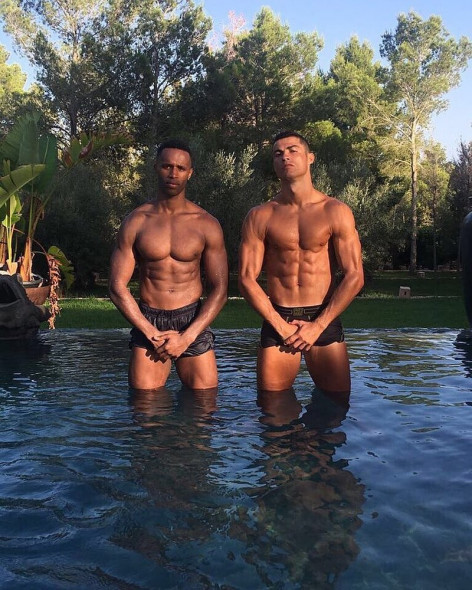MidiaNews | CR7 e Semedo curtem as férias em dia de calor e shortinhos
