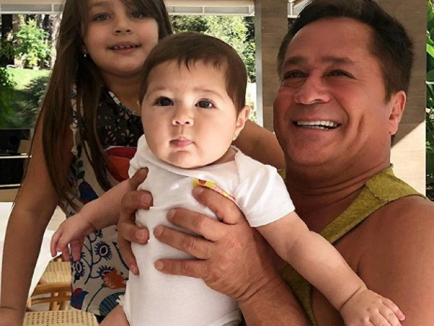 MidiaNews Neta de Leonardo faz sucesso na web pela semelhança com cantor MidiaNews Neta de Leonardo faz sucesso na web pela semelhança com cantor