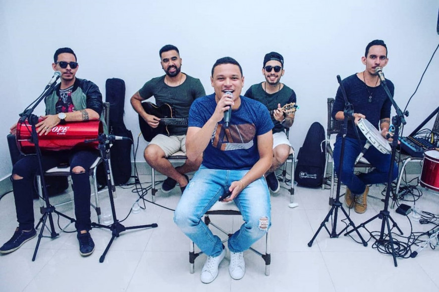 MidiaNews Grupo cuiabano de pagode lança primeira música autoral