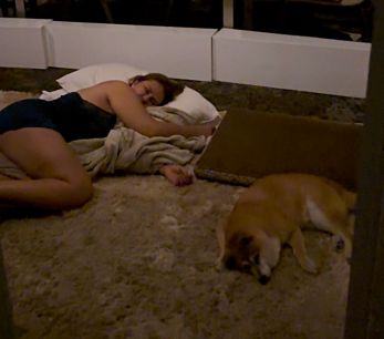 Rosires dormindo ao lado de Max