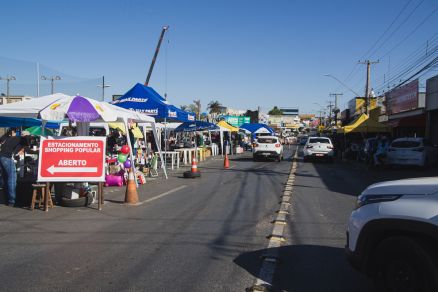 Bancas do Shopping Popular instaladas na Rua