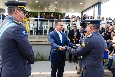 Mauro Mendes empossa novo comandante