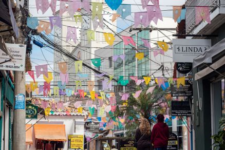 Bandeirolas de festa junina no centro