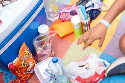 Companheirismo na fila do guns