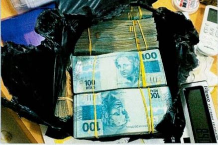 Malotes encontrados na casa de câmbio de Surrey Ibrahim Youssef 