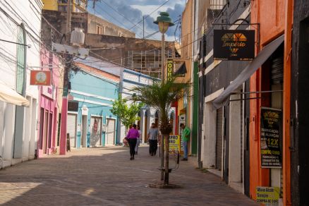 Centro de CuiabÃ¡ pouco movimentado e com lojas fechadas