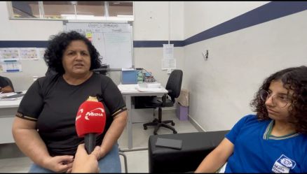 Giovanna Souza e a professora Gonçalina Monteiro