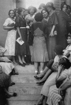 Fila de espera para vota&ccedil;&atilde;o 